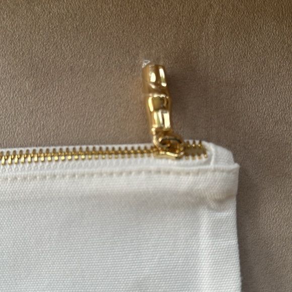 Mauna Kea Resort (Hawai’i) small travel bag - Picture 4 of 6